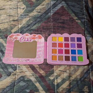 Glamlite Cake Palette – Brand New w/ Original Packaging 🍰✨